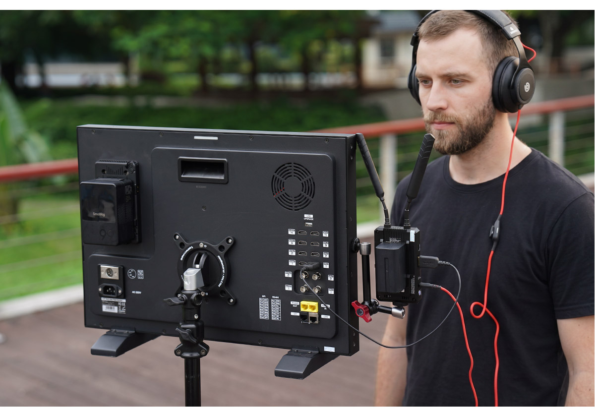21-inch-vesa-mount-monitor.jpg