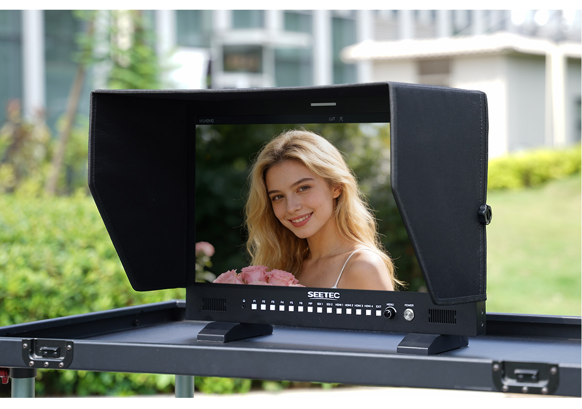 m215s-portable-sunshade-monitor.jpg