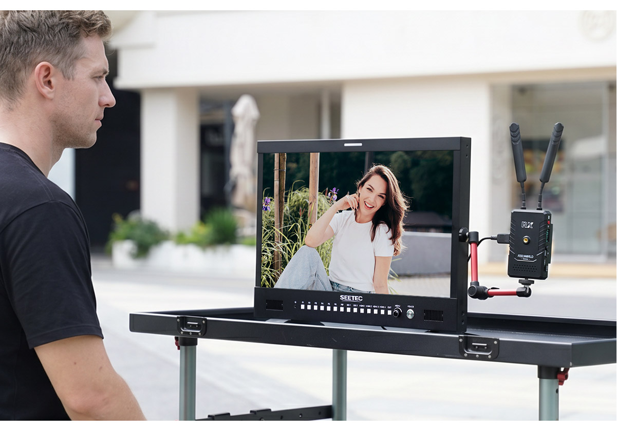 outdoor-shooting-director-monitor.jpg